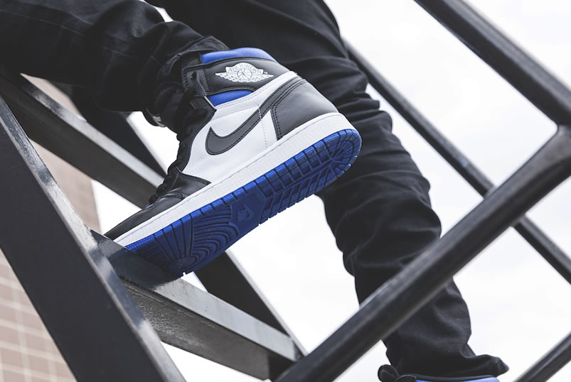 Air Jordan 1 Retro High Og Royal Toe 2020 On Feet Royal Blue Black 555088 041 (1) - www.newkick.org