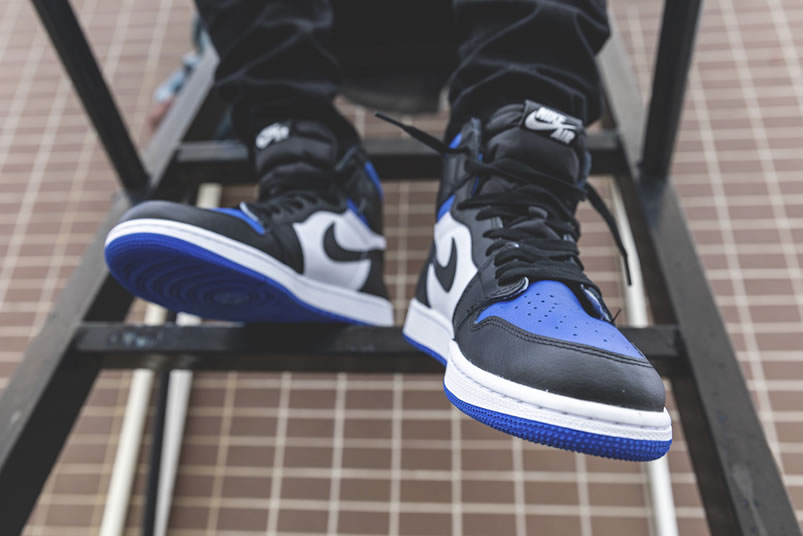 Air Jordan 1 Retro High Og Royal Toe 2020 On Feet Royal Blue Black 555088 041 (2) - www.newkick.org