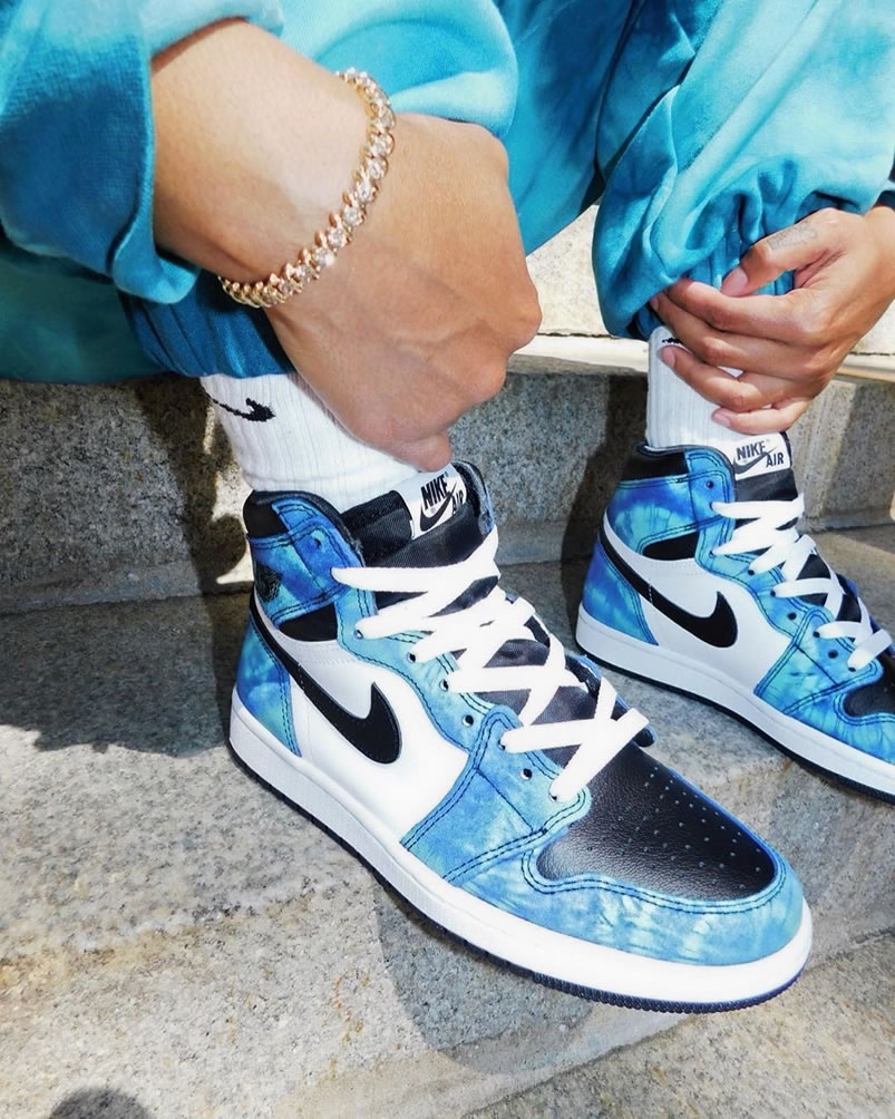 Air Jordan 1 Retro High Og Tie Dye 2020 Mens Wmns Cd0461 100 On Feet (3) - www.newkick.org Air Jordan 1 Retro High Og Tie Dye 2020 Mens Wmns Cd0461 100 On Feet (3) - www.newkick.org