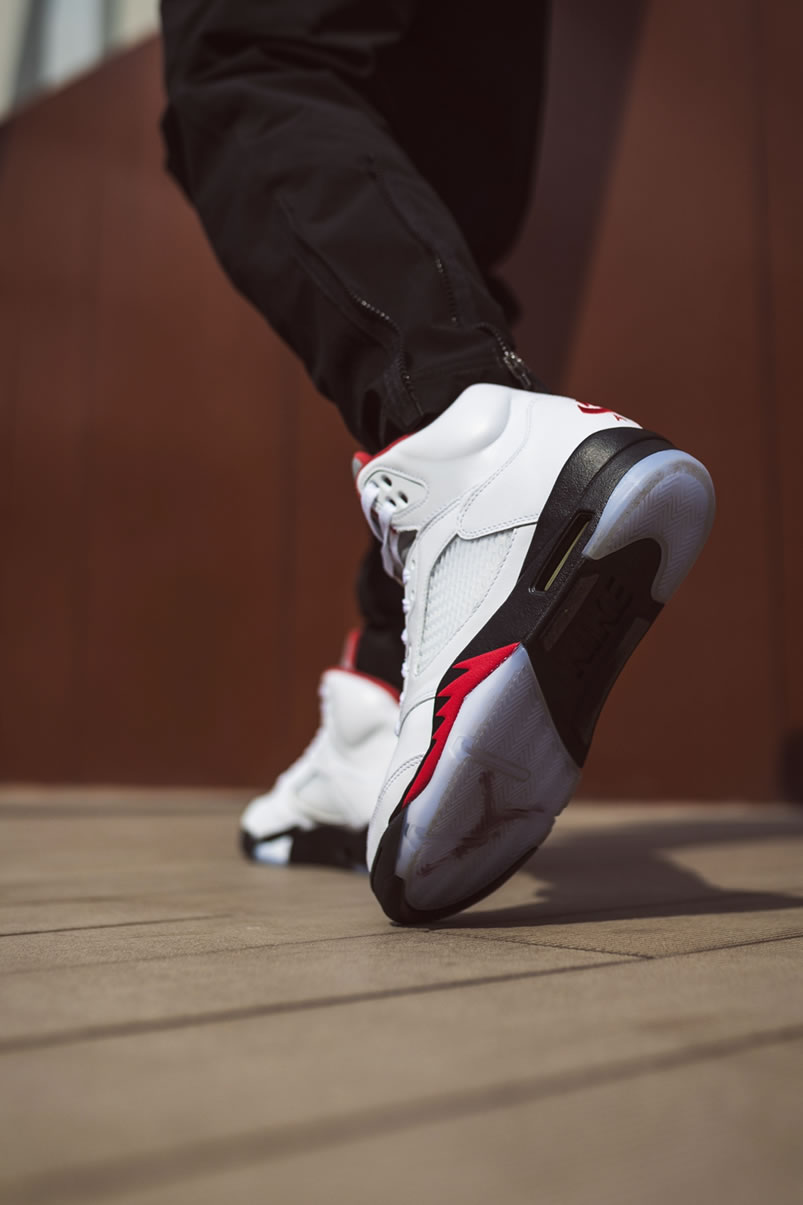 Air Jordan 5 Fire Red 3m 2020 Silver Tongue Da1911 102 On Feet (5) - www.newkick.vip Air Jordan 5 Fire Red 3m 2020 Silver Tongue Da1911 102 On Feet (5) - www.newkick.vip