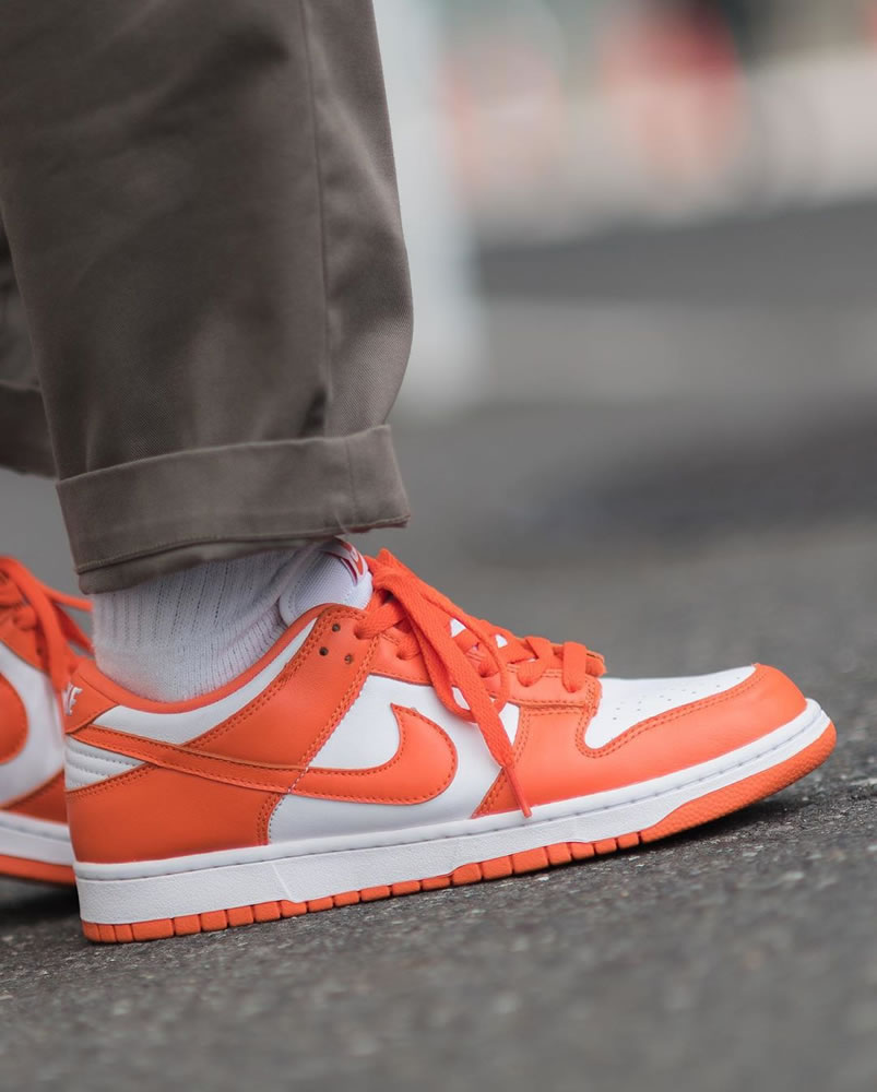Nike Sb Dunk Low Sp Syracuse Orange Blaze Cu1726 101 On Feet (12) - www.newkick.org Nike Sb Dunk Low Sp Syracuse Orange Blaze Cu1726 101 On Feet (12) - www.newkick.org