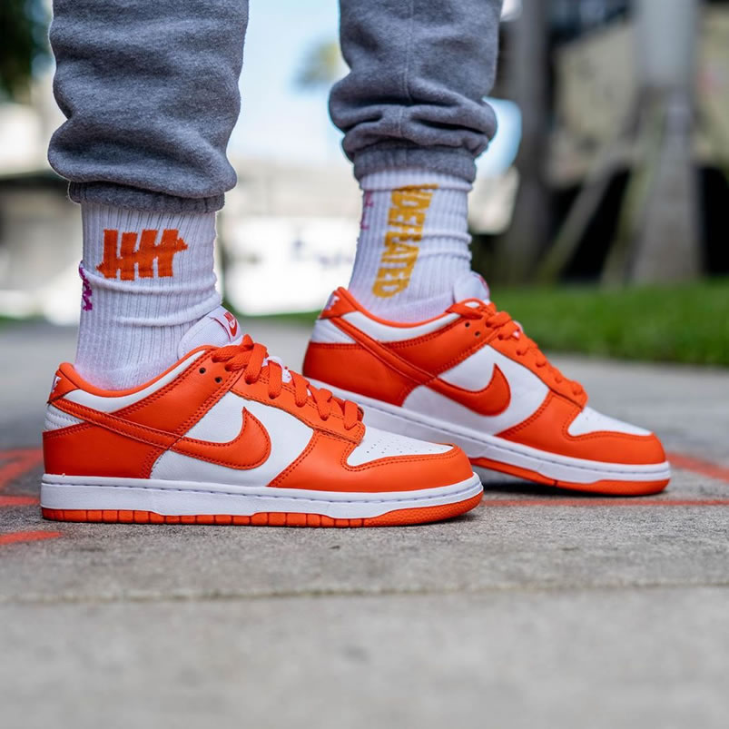 Nike Sb Dunk Low Sp Syracuse Orange Blaze Cu1726 101 On Feet (2) - www.newkick.org Nike Sb Dunk Low Sp Syracuse Orange Blaze Cu1726 101 On Feet (2) - www.newkick.org