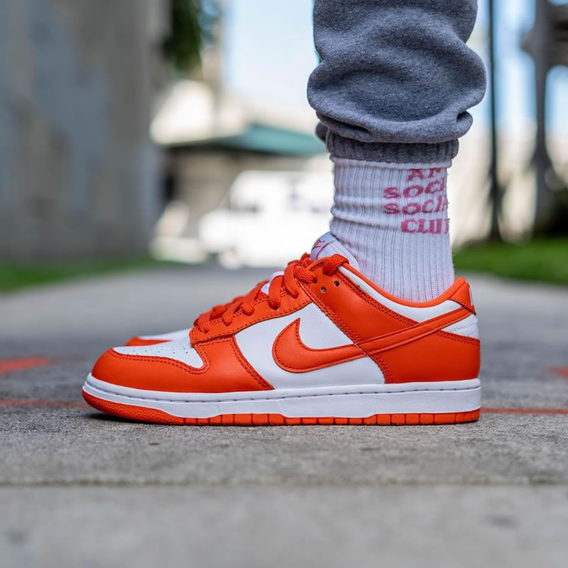 Nike Sb Dunk Low Sp Syracuse Orange Blaze Cu1726 101 On Feet (4) - www.newkick.org Nike Sb Dunk Low Sp Syracuse Orange Blaze Cu1726 101 On Feet (4) - www.newkick.org