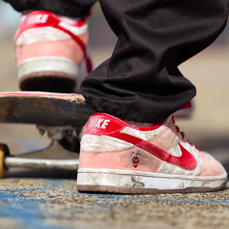 Strangelove Nike Sb Dunk Low On Feet Pink Ct2552 800 (3) - www.newkick.org Strangelove Nike Sb Dunk Low On Feet Pink Ct2552 800 (3) - www.newkick.org
