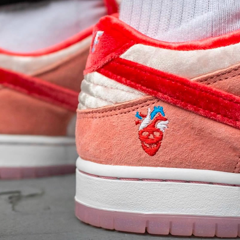 Strangelove Nike Sb Dunk Low On Feet Pink Ct2552 800 (4) - www.newkick.org Strangelove Nike Sb Dunk Low On Feet Pink Ct2552 800 (4) - www.newkick.org
