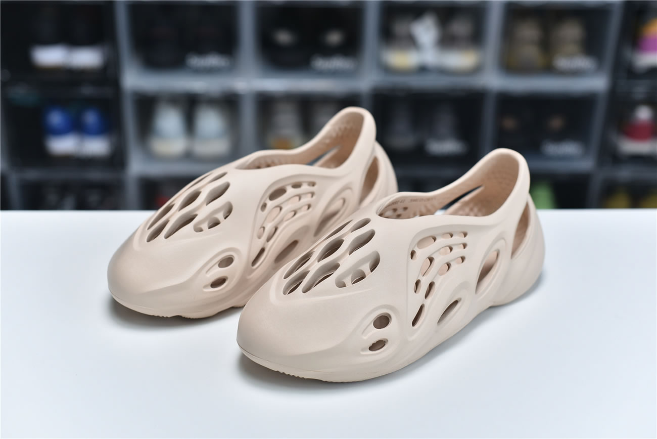 Adidas Yeezy Crocs Clog Foam Runner Colors Beige (1) - www.newkick.org Adidas Yeezy Crocs Clog Foam Runner Colors Beige (1) - www.newkick.org