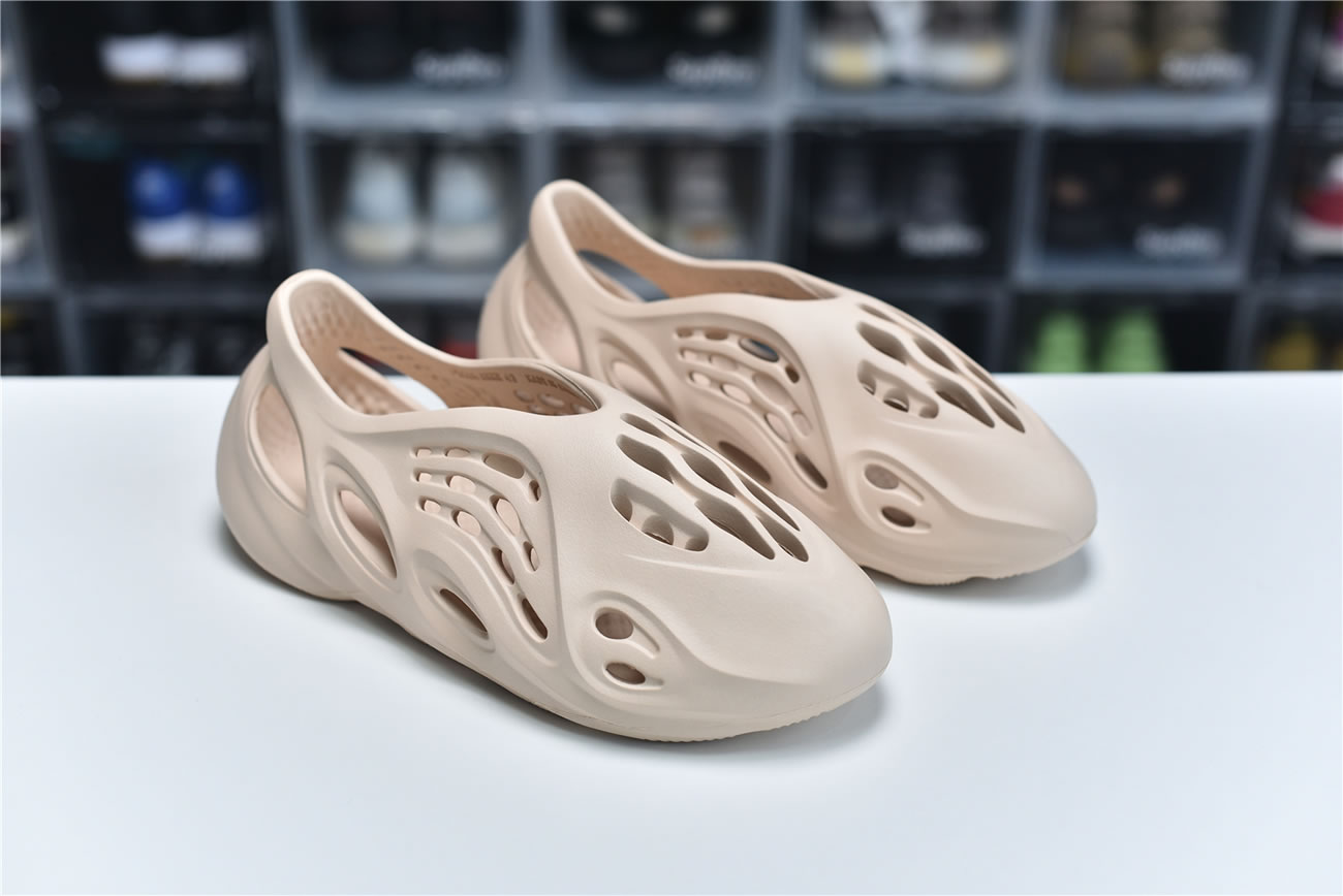 Adidas Yeezy Crocs Clog Foam Runner Colors Beige (2) - www.newkick.org Adidas Yeezy Crocs Clog Foam Runner Colors Beige (2) - www.newkick.org