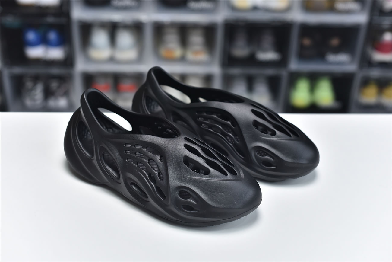 Adidas Yeezy Crocs Clog Foam Runner Colors Black (2) - www.newkick.org Adidas Yeezy Crocs Clog Foam Runner Colors Black (2) - www.newkick.org