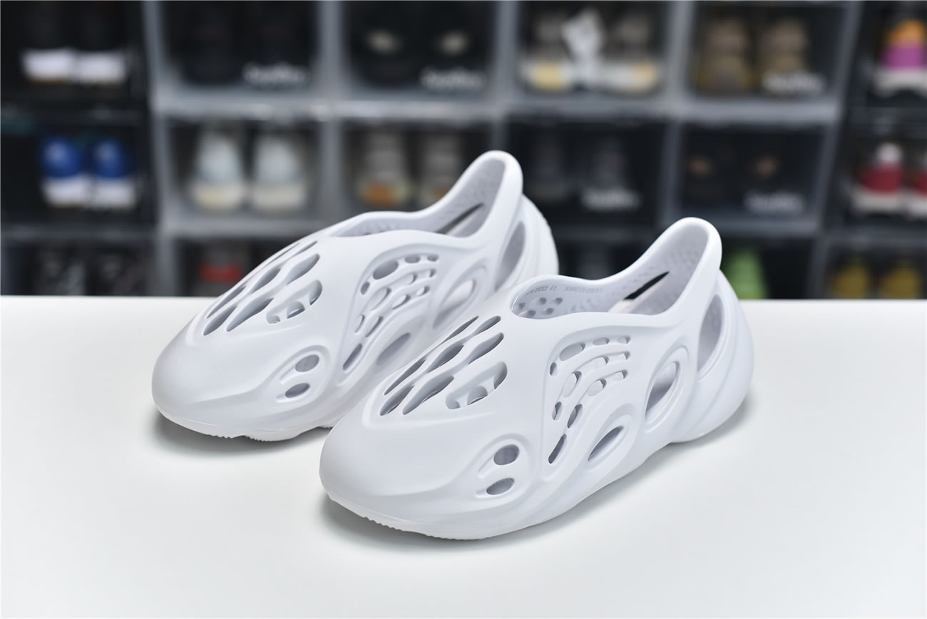 Adidas Yeezy Crocs Clog Foam Runner Colors White (1) - www.newkick.org Adidas Yeezy Crocs Clog Foam Runner Colors White (1) - www.newkick.org