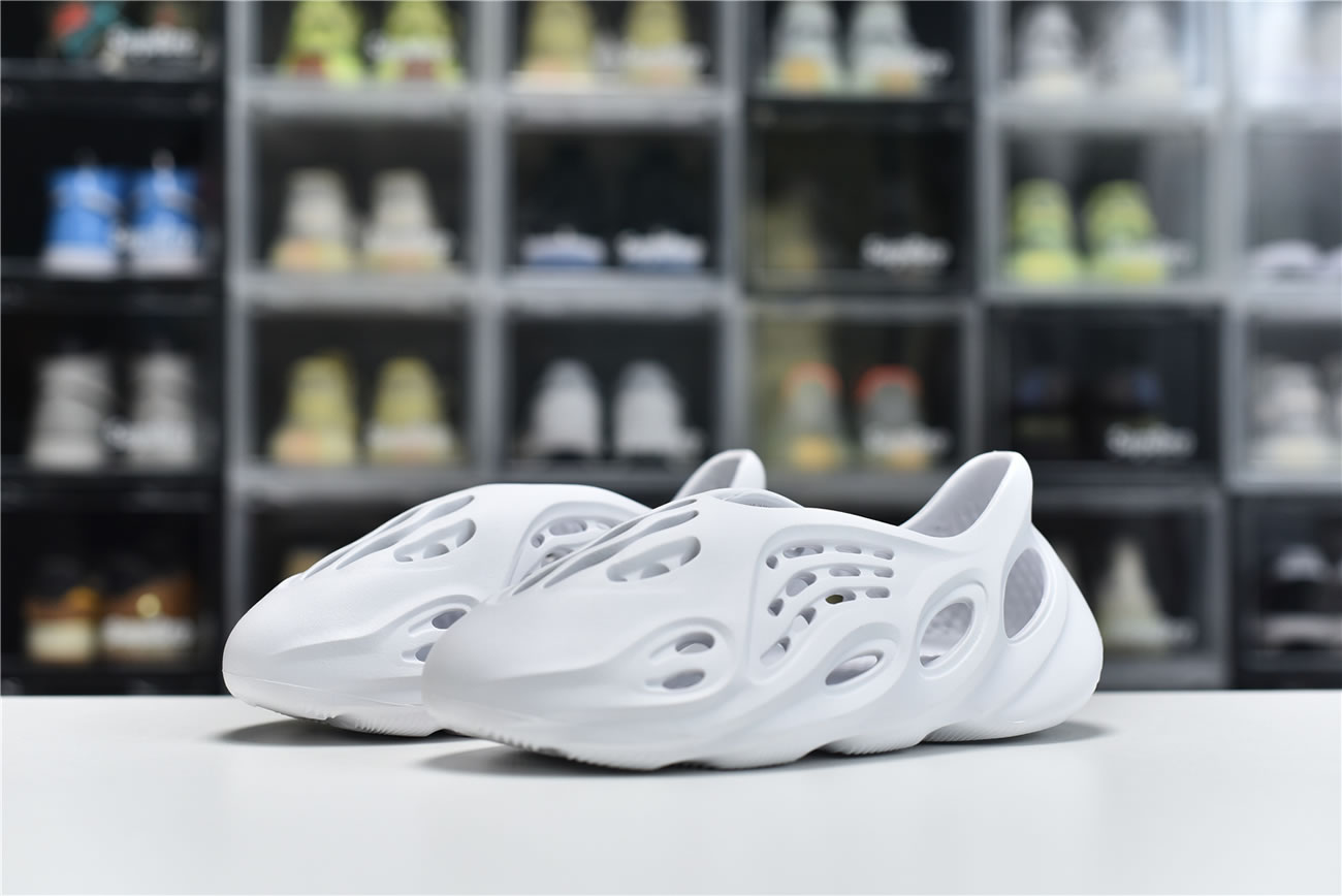 Adidas Yeezy Crocs Clog Foam Runner Colors White (3) - www.newkick.org Adidas Yeezy Crocs Clog Foam Runner Colors White (3) - www.newkick.org