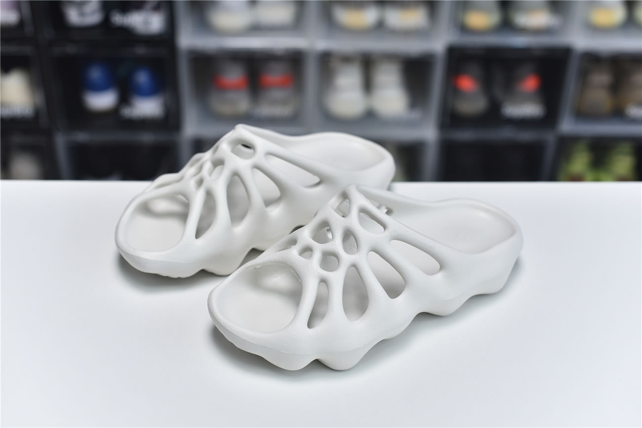 Adidas Yeezy Crocs Clog Slipper White (1) - www.newkick.org Adidas Yeezy Crocs Clog Slipper White (1) - www.newkick.org