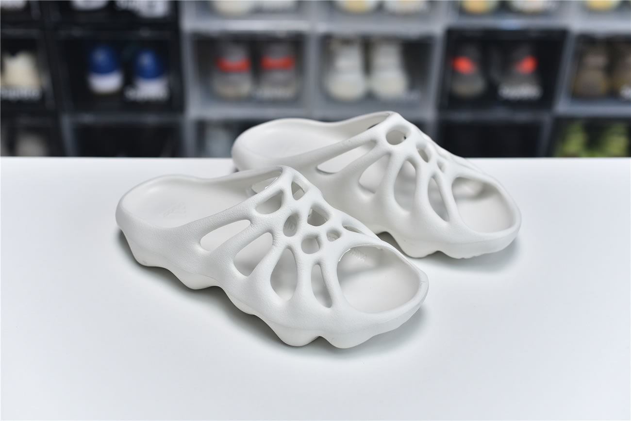 Adidas Yeezy Crocs Clog Slipper White (2) - www.newkick.org Adidas Yeezy Crocs Clog Slipper White (2) - www.newkick.org
