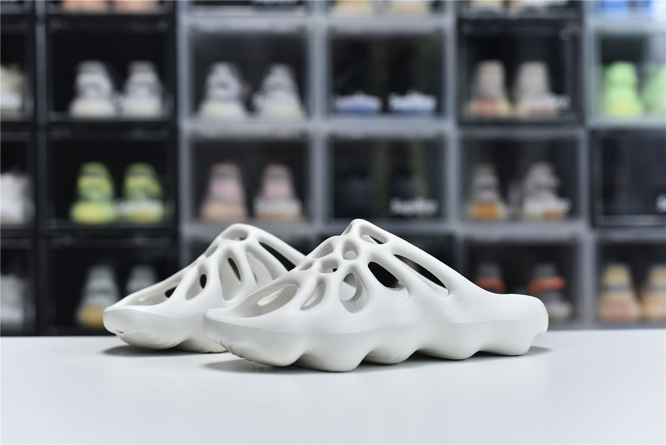 Adidas Yeezy Crocs Clog Slipper White (3) - www.newkick.org Adidas Yeezy Crocs Clog Slipper White (3) - www.newkick.org