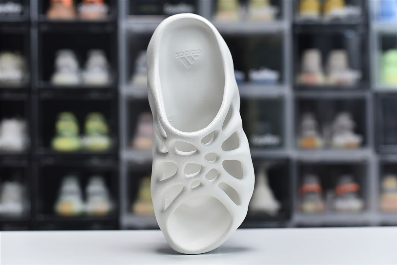 Adidas Yeezy Crocs Clog Slipper White (4) - www.newkick.org Adidas Yeezy Crocs Clog Slipper White (4) - www.newkick.org