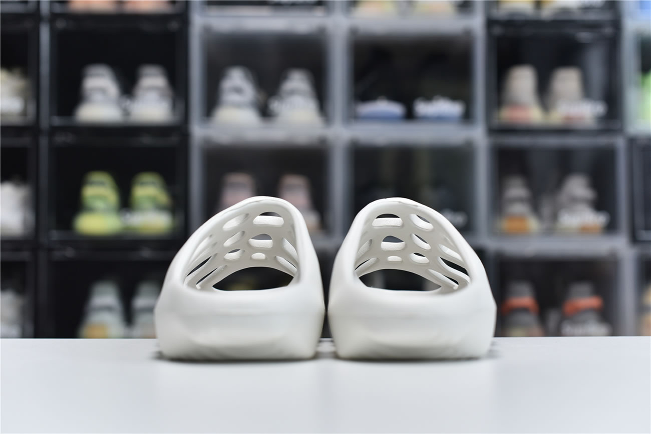 Adidas Yeezy Crocs Clog Slipper White (5) - www.newkick.org Adidas Yeezy Crocs Clog Slipper White (5) - www.newkick.org