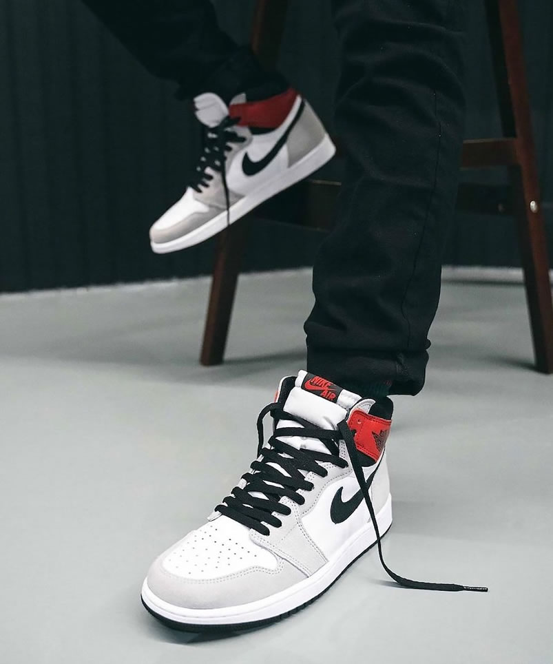 Air Jordan 1 Retro High Light Smoke Grey 2020 On Feet 555088 126 (1) - www.newkick.org Air Jordan 1 Retro High Light Smoke Grey 2020 On Feet 555088 126 (1) - www.newkick.org