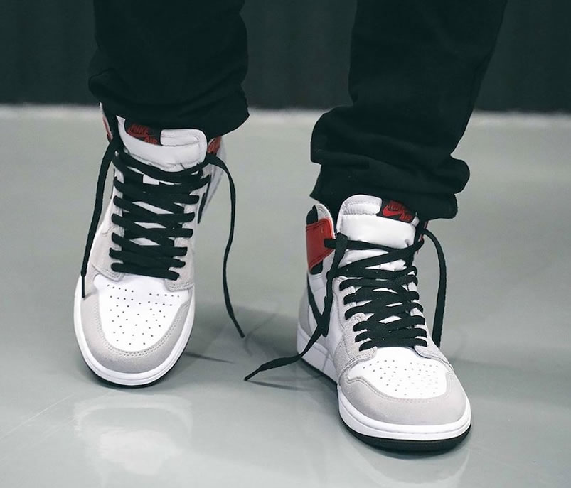 Air Jordan 1 Retro High Light Smoke Grey 2020 On Feet 555088 126 (3) - www.newkick.org Air Jordan 1 Retro High Light Smoke Grey 2020 On Feet 555088 126 (3) - www.newkick.org