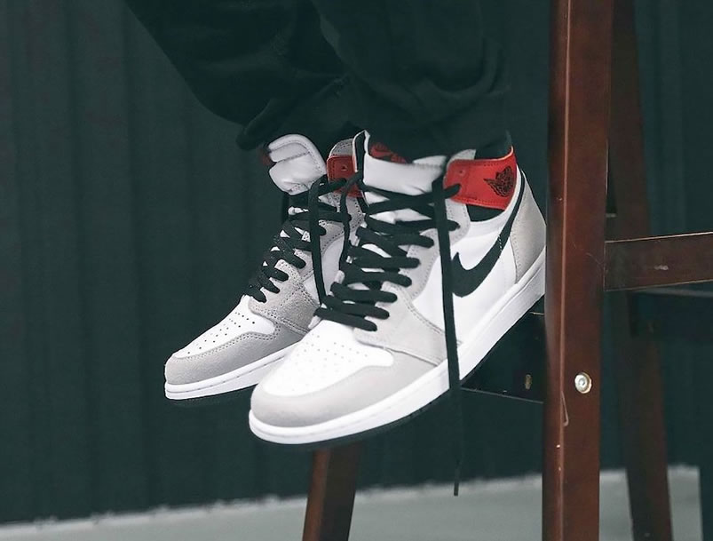 Air Jordan 1 Retro High Light Smoke Grey 2020 On Feet 555088 126 (4) - www.newkick.org Air Jordan 1 Retro High Light Smoke Grey 2020 On Feet 555088 126 (4) - www.newkick.org