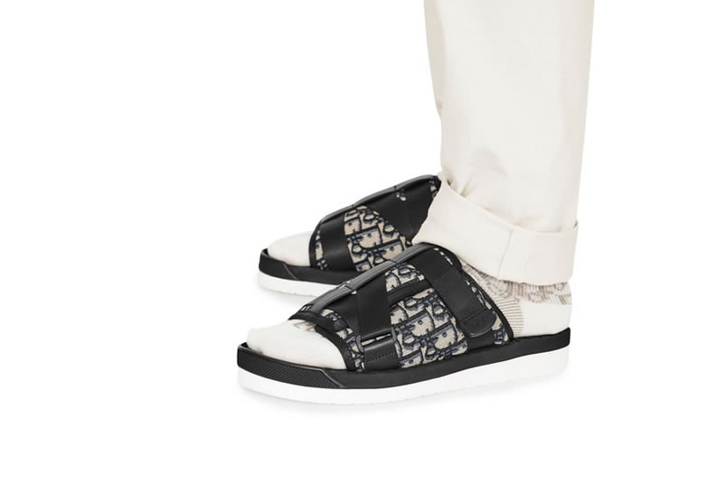 Dior Black Oblique Neoprene Sandals On Feet (1) - www.newkick.org Dior Black Oblique Neoprene Sandals On Feet (1) - www.newkick.org