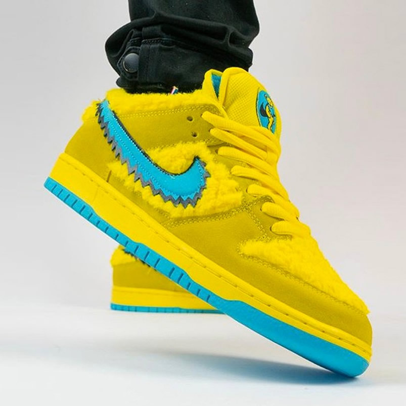 Grateful Dead Bears Nike Sb Dunk Low Yellow Bear On Feet Cj5378 700 (2) - www.newkick.org Grateful Dead Bears Nike Sb Dunk Low Yellow Bear On Feet Cj5378 700 (2) - www.newkick.org