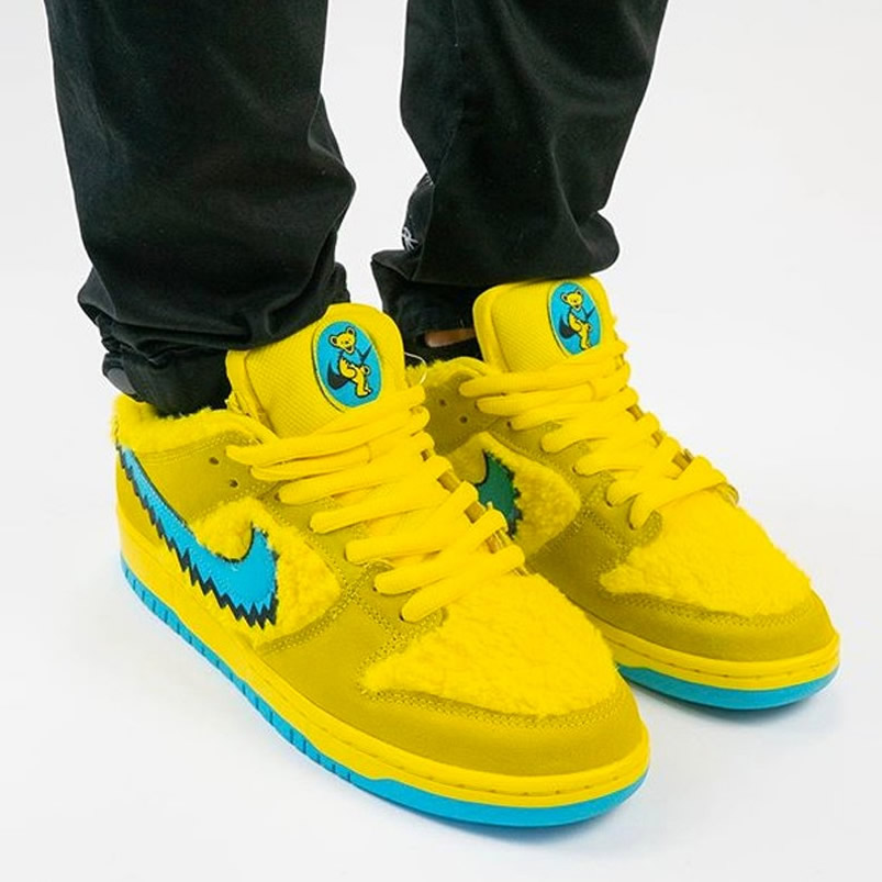 Grateful Dead Bears Nike Sb Dunk Low Yellow Bear On Feet Cj5378 700 (3) - www.newkick.org Grateful Dead Bears Nike Sb Dunk Low Yellow Bear On Feet Cj5378 700 (3) - www.newkick.org