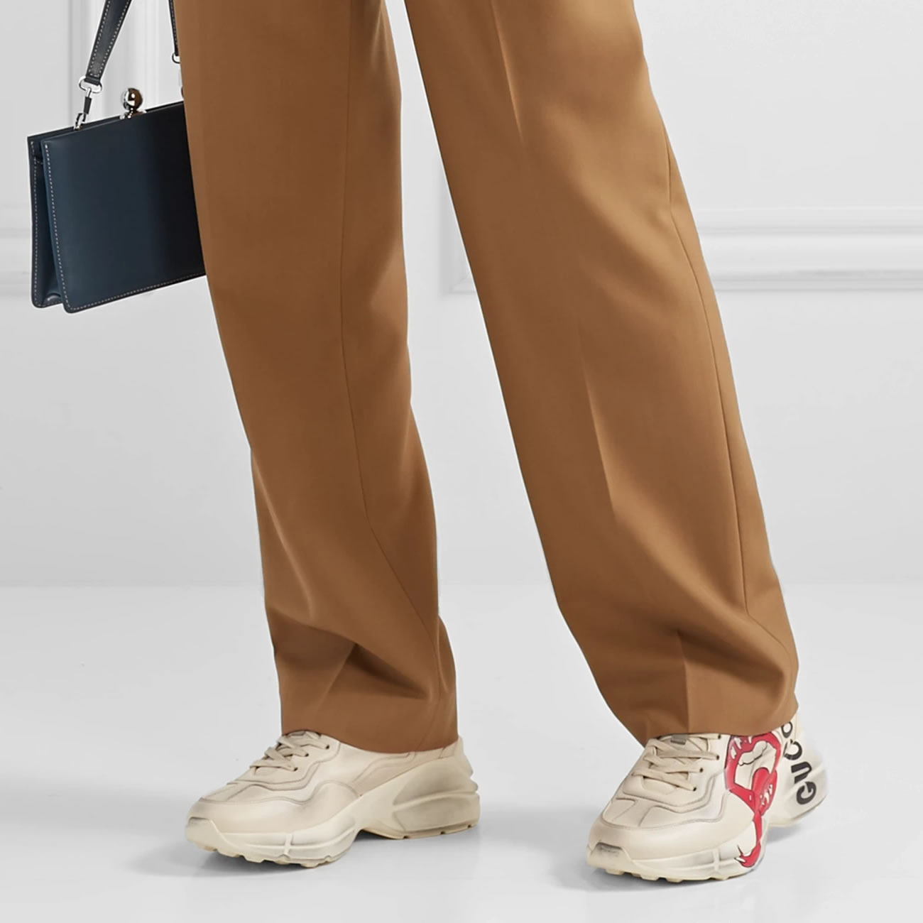 Gucci Rhyton Logo Print Leather Sneakers On Feet 1102221 (6) - www.newkick.org Gucci Rhyton Logo Print Leather Sneakers On Feet 1102221 (6) - www.newkick.org
