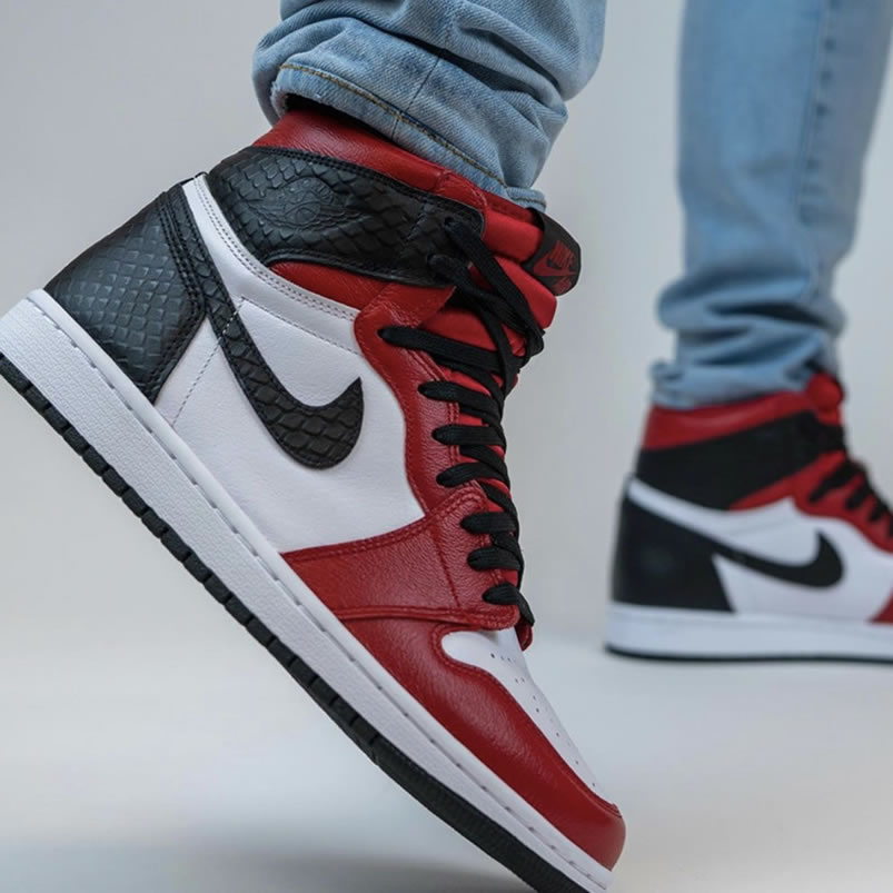 Air Jordan 1 Retro High Og Satin Snake On Feet Cd0461 601 (1) - www.newkick.org