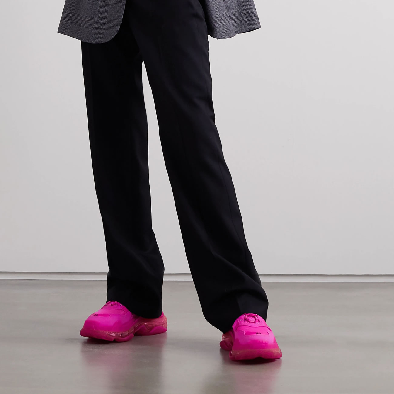Balenciaga Triple S Pink On Feet (2) - www.newkick.org Balenciaga Triple S Pink On Feet (2) - www.newkick.org