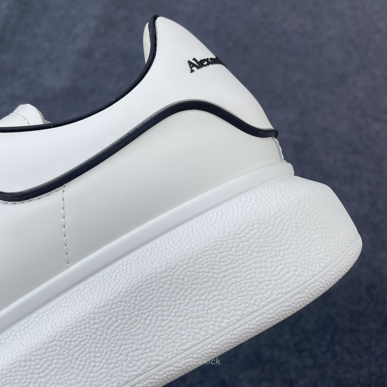 Alexander Mcqueen Oversized Sneaker White Black 625156 Whxmt 9074 (4) - www.newkick.org