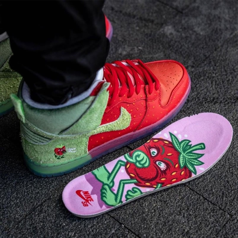 Nike Sb Dunk High Strawberry Cough On Feet Cw7093 600 (4) - www.newkick.org Nike Sb Dunk High Strawberry Cough On Feet Cw7093 600 (4) - www.newkick.org