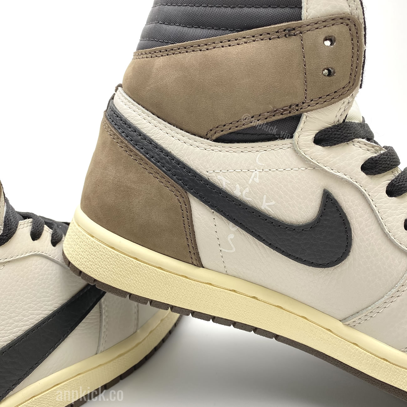 Travis Scott Air Jordan 1 Retro High Sample 2.0 Brown Cactus Jack Anpkick First Look (10) - www.newkick.org Travis Scott Air Jordan 1 Retro High Sample 2.0 Brown Cactus Jack Anpkick First Look (10) - www.newkick.org