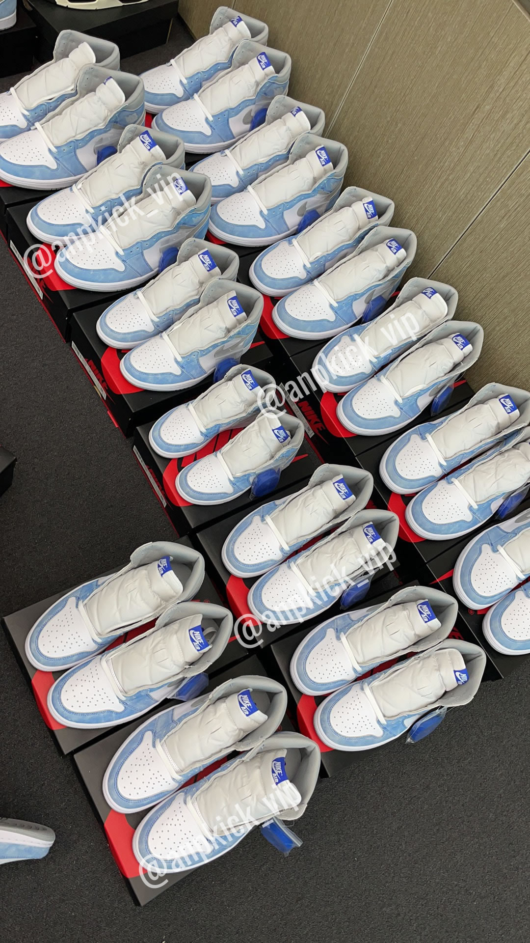 Air Jordan 1 Retro High Og Hyper Royal Anpkick Mens 555088 402 Gs 575441 402 (1) - www.newkick.org
