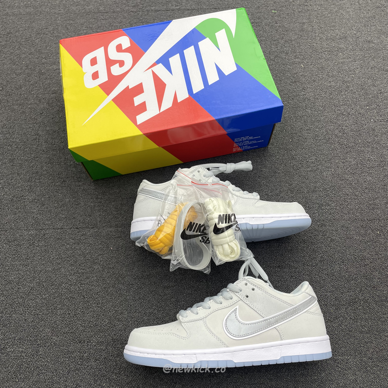 Nike Sb Dunk Low White Lobster Friends And Family Fd8776 100 (4) - www.newkick.org Nike Sb Dunk Low White Lobster Friends And Family Fd8776 100 (4) - www.newkick.org