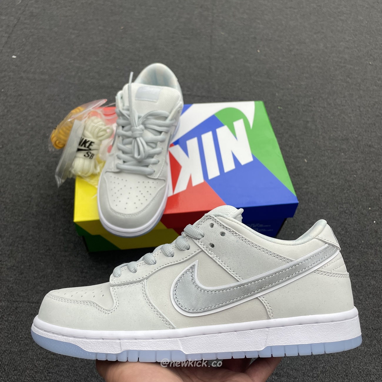 Nike Sb Dunk Low White Lobster Friends And Family Fd8776 100 (6) - www.newkick.org Nike Sb Dunk Low White Lobster Friends And Family Fd8776 100 (6) - www.newkick.org