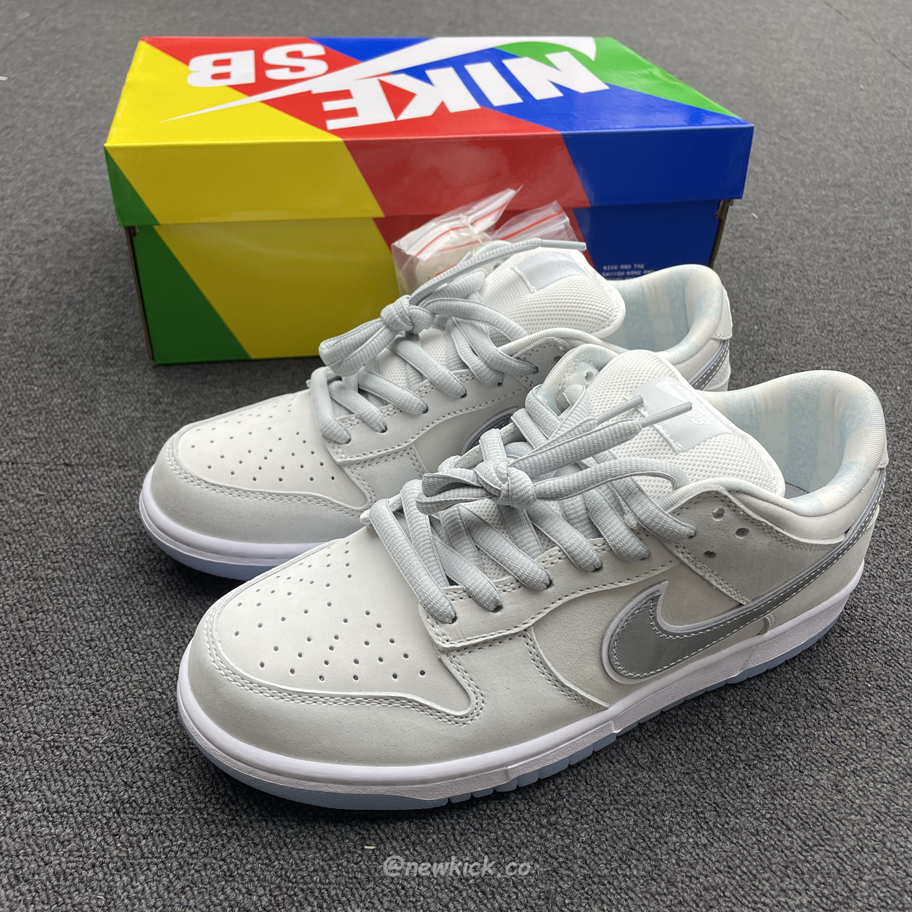 Nike Sb Dunk Low White Lobster Friends And Family Fd8776 100 (8) - www.newkick.org Nike Sb Dunk Low White Lobster Friends And Family Fd8776 100 (8) - www.newkick.org