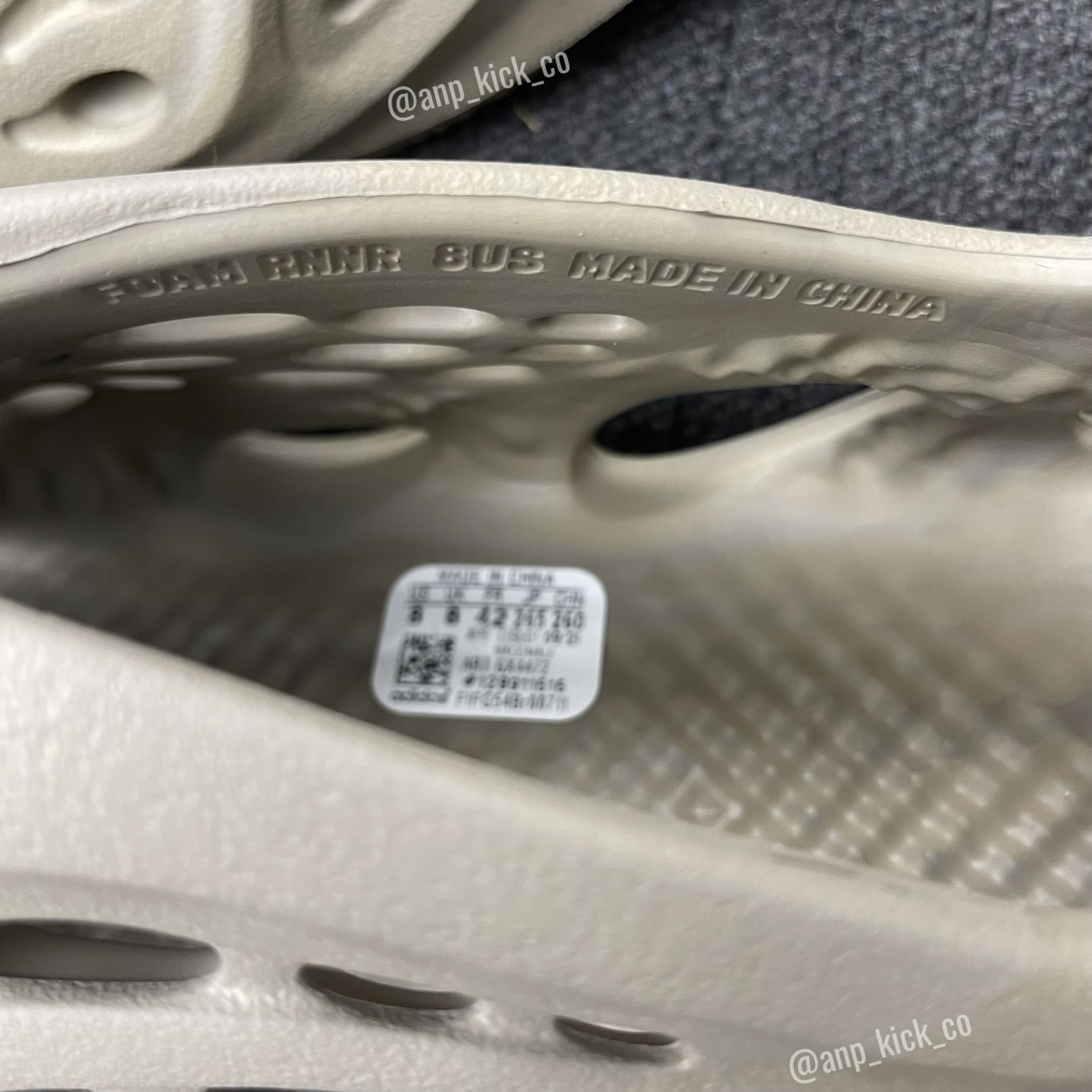 Adidas Yeezy Foam Runner Stone Sage Anpkick Gx4472 (3) - www.newkick.org Adidas Yeezy Foam Runner Stone Sage Anpkick Gx4472 (3) - www.newkick.org