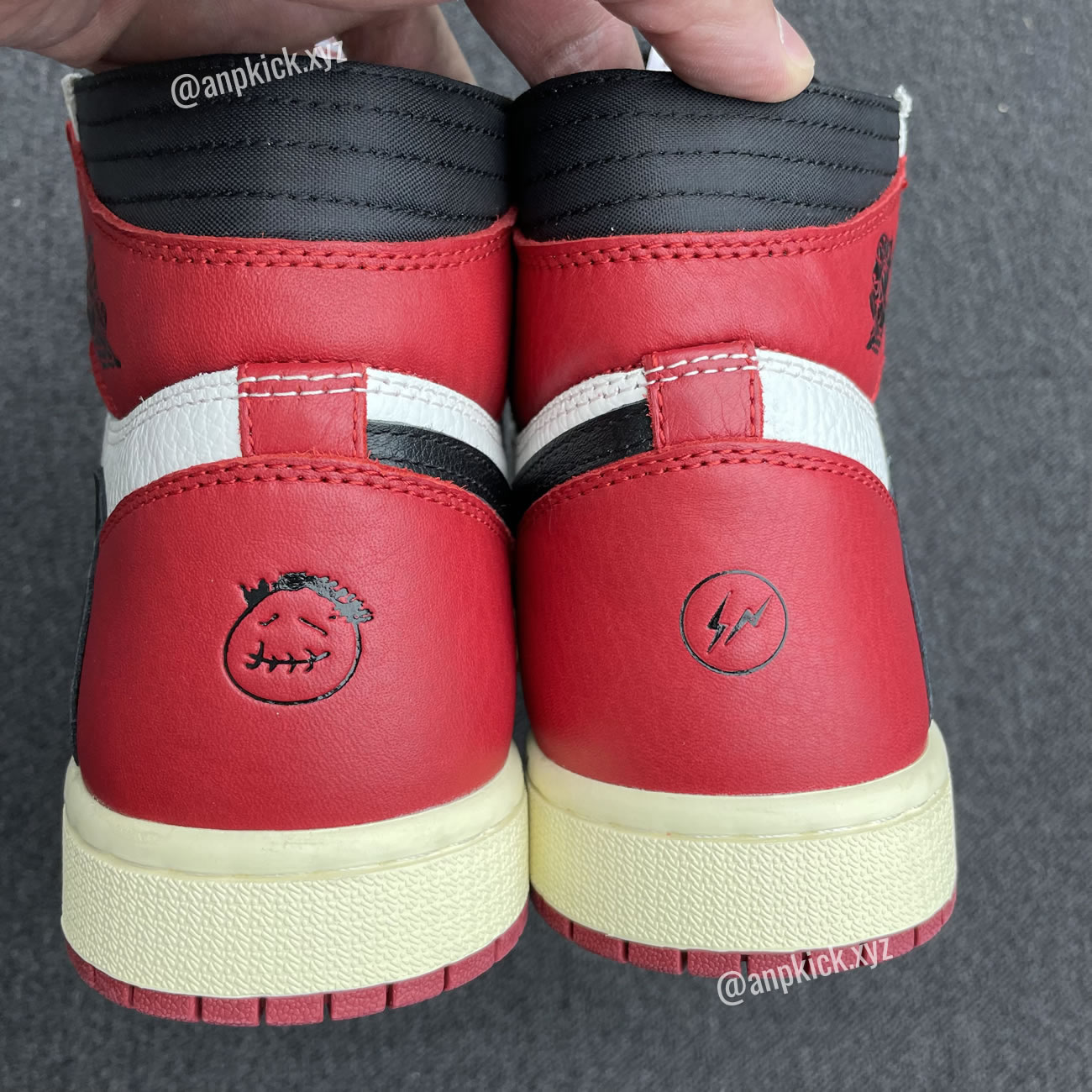 Travis Scott Air Jordan 1 High Og Sp White Red Black Fragment Anpkick Custom Making (5) - www.newkick.org Travis Scott Air Jordan 1 High Og Sp White Red Black Fragment Anpkick Custom Making (5) - www.newkick.org