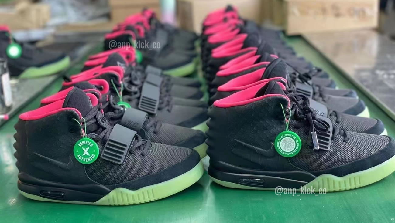 Anpkick Nike Air Yeezy 2 Solar Red 2012 508214 006 (1) - www.newkick.org Anpkick Nike Air Yeezy 2 Solar Red 2012 508214 006 (1) - www.newkick.org