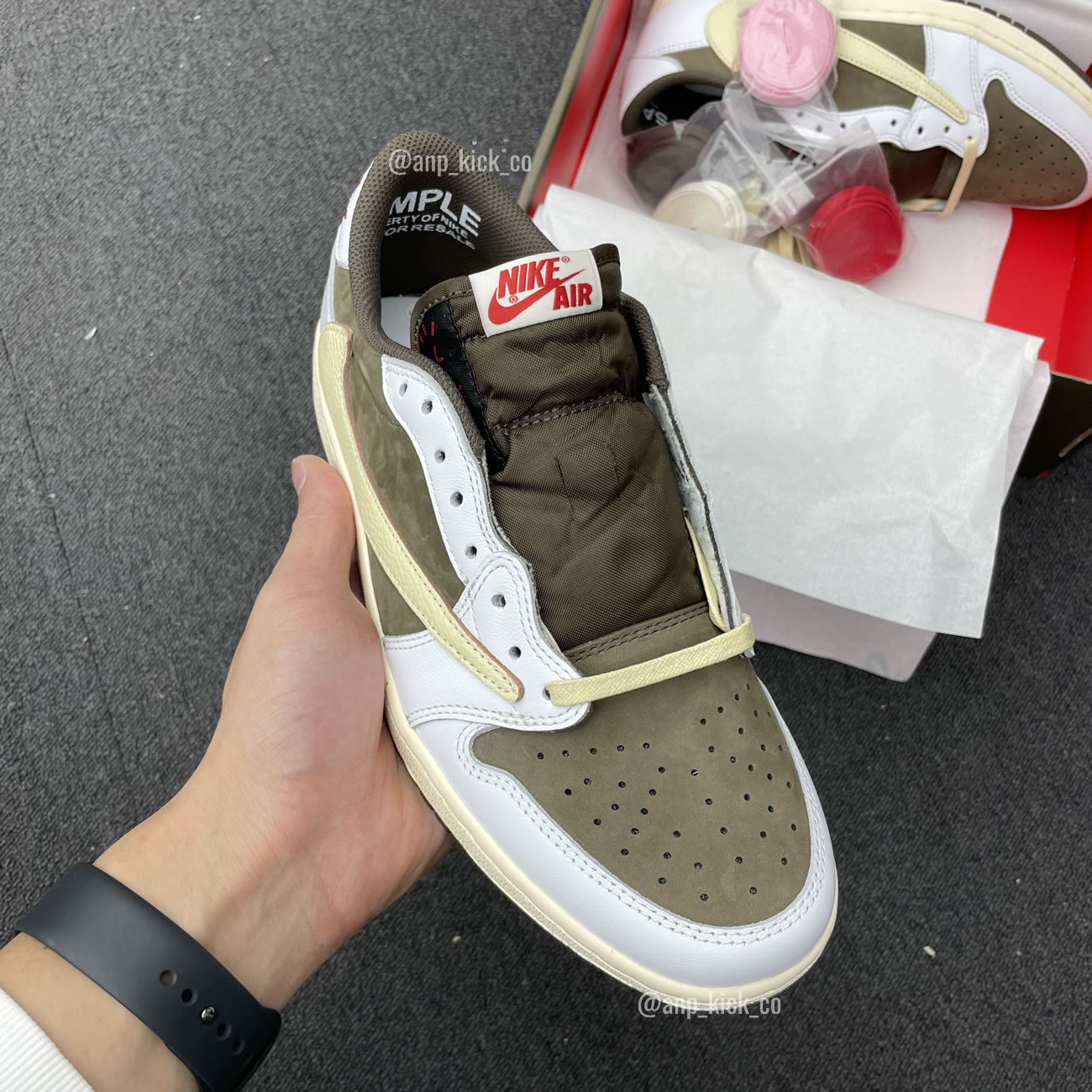 Travis Scott Air Jordan 1 Low White Brown Anpkick Custom Making (3) - www.newkick.org Travis Scott Air Jordan 1 Low White Brown Anpkick Custom Making (3) - www.newkick.org