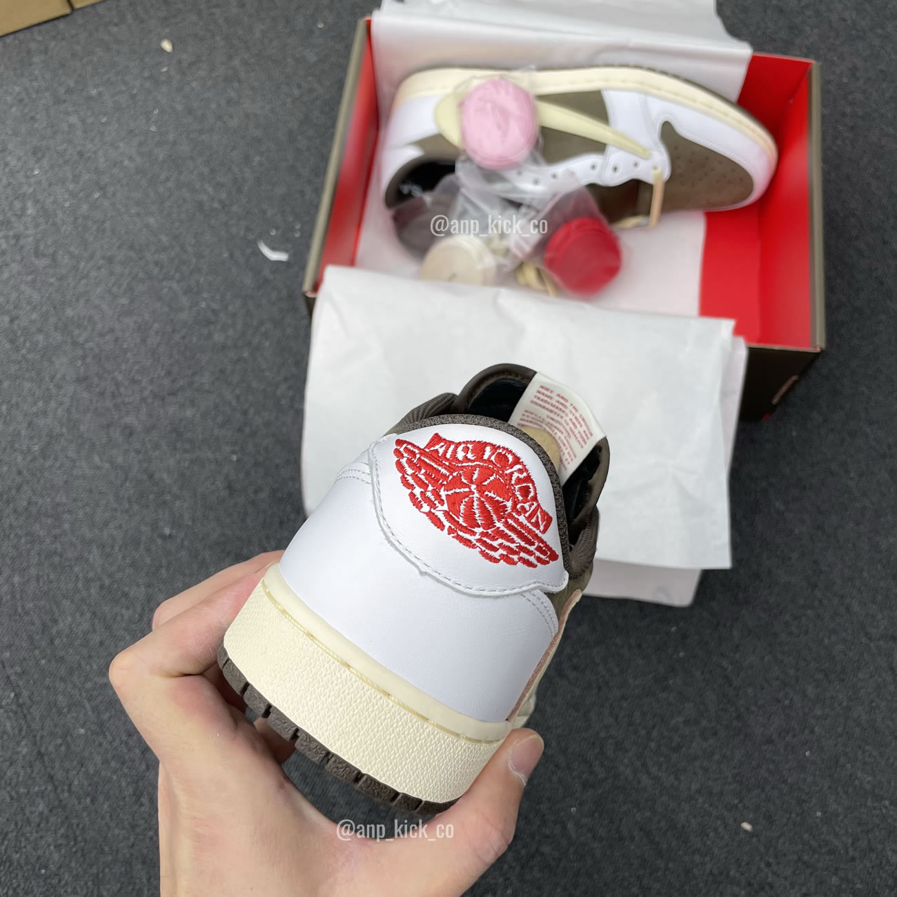 Travis Scott Air Jordan 1 Low White Brown Anpkick Custom Making (4) - www.newkick.org Travis Scott Air Jordan 1 Low White Brown Anpkick Custom Making (4) - www.newkick.org