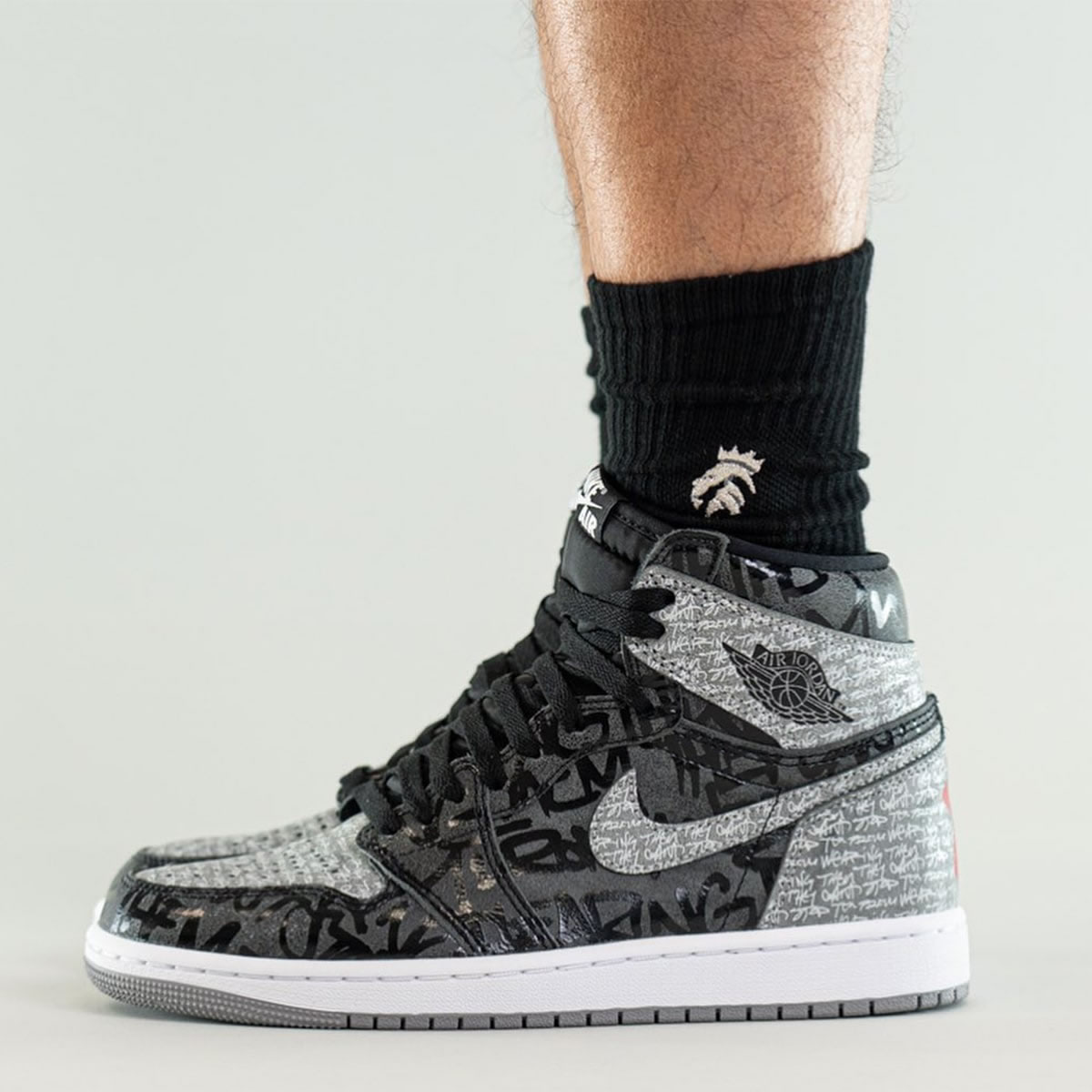 Air Jordan 1 High Og Rebellionaire Black White Particle Grey On Feet 555088 036 (2) - www.newkick.org