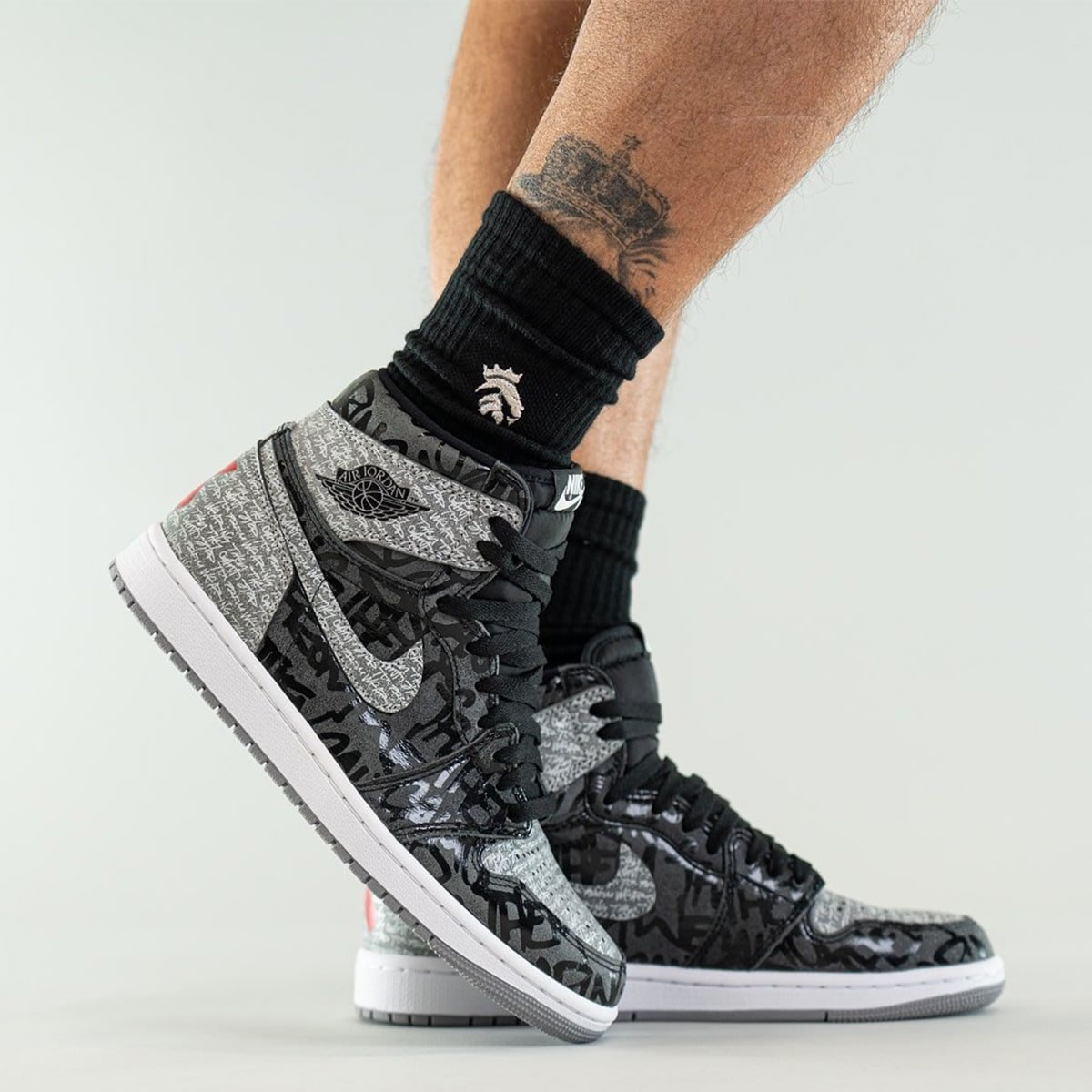 Air Jordan 1 High Og Rebellionaire Black White Particle Grey On Feet 555088 036 (4) - www.newkick.org