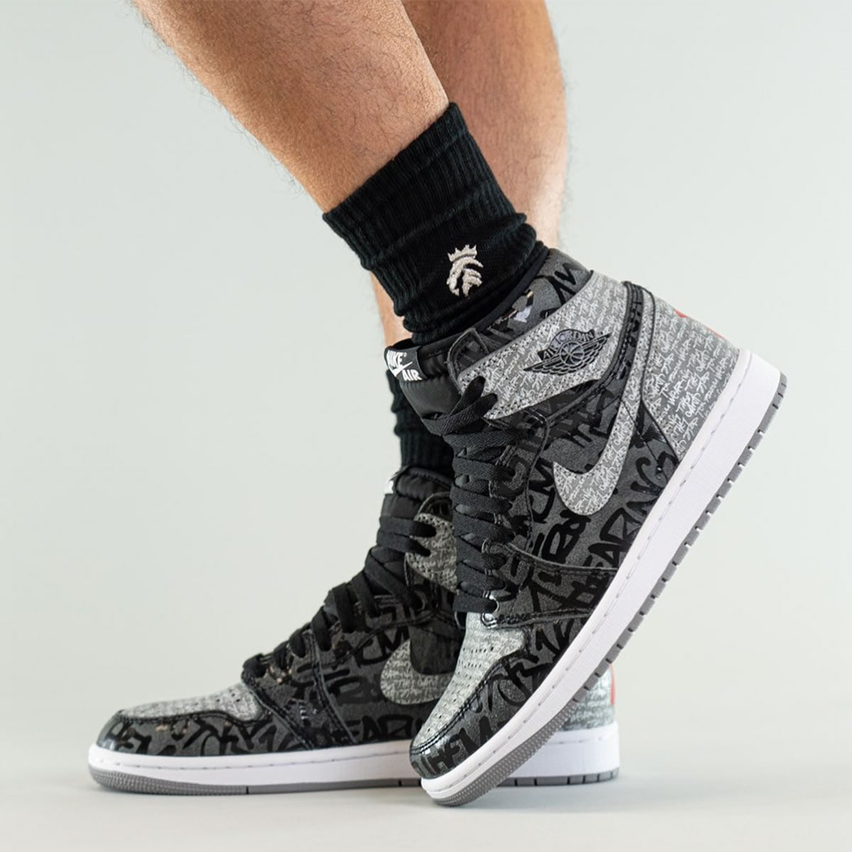 Air Jordan 1 High Og Rebellionaire Black White Particle Grey On Feet 555088 036 (5) - www.newkick.org