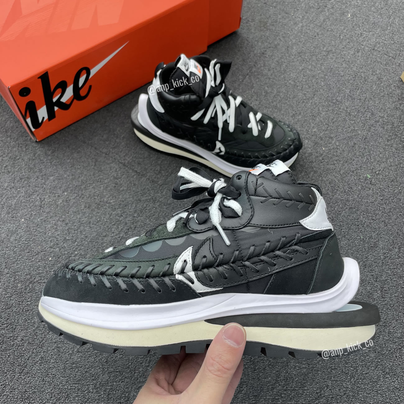 Sacai Nike Vaporwaffle Jean Paul Gaultier Black White Anpkick Dh9186 001 (1) - www.newkick.vip Sacai Nike Vaporwaffle Jean Paul Gaultier Black White Anpkick Dh9186 001 (1) - www.newkick.vip