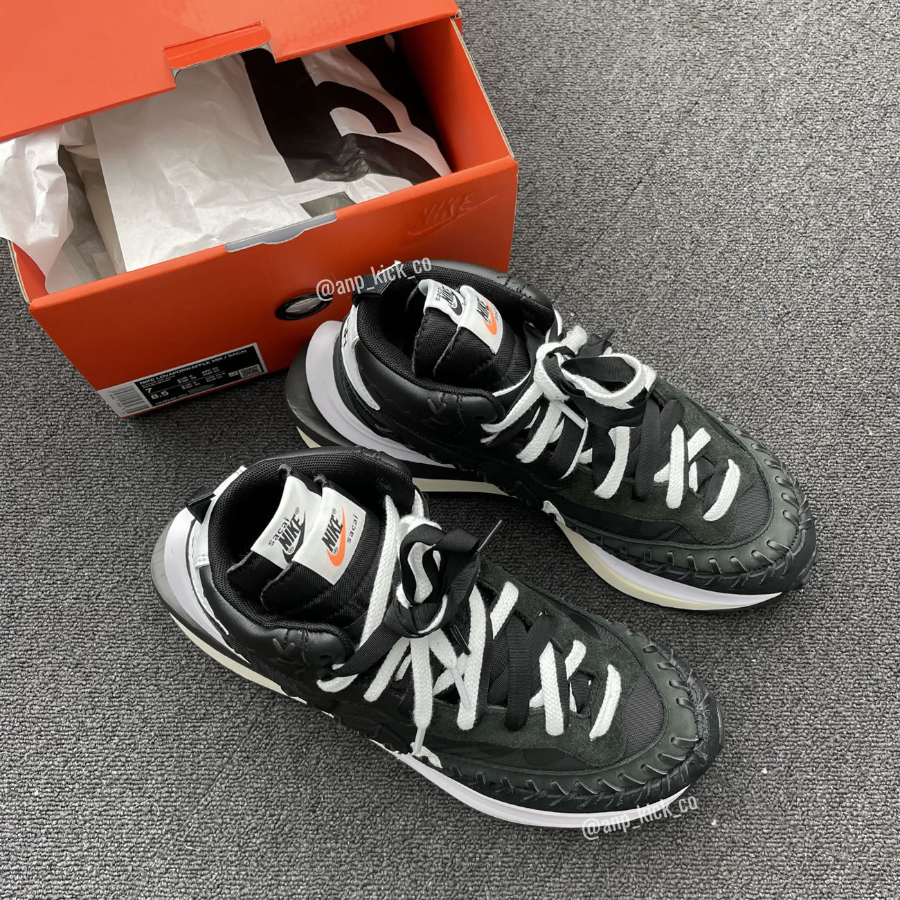 Sacai Nike Vaporwaffle Jean Paul Gaultier Black White Anpkick Dh9186 001 (11) - www.newkick.vip Sacai Nike Vaporwaffle Jean Paul Gaultier Black White Anpkick Dh9186 001 (11) - www.newkick.vip