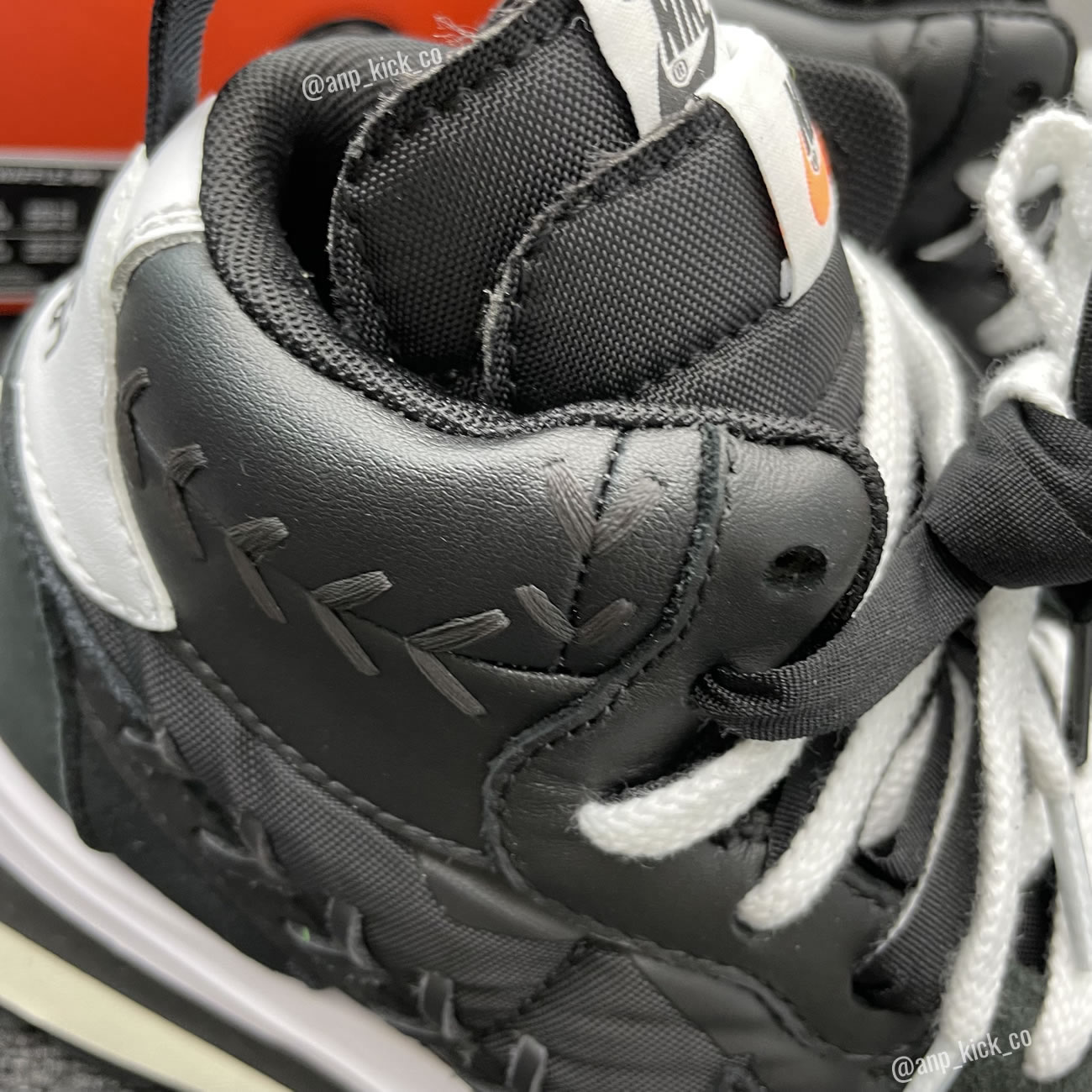 Sacai Nike Vaporwaffle Jean Paul Gaultier Black White Anpkick Dh9186 001 (12) - www.newkick.vip Sacai Nike Vaporwaffle Jean Paul Gaultier Black White Anpkick Dh9186 001 (12) - www.newkick.vip