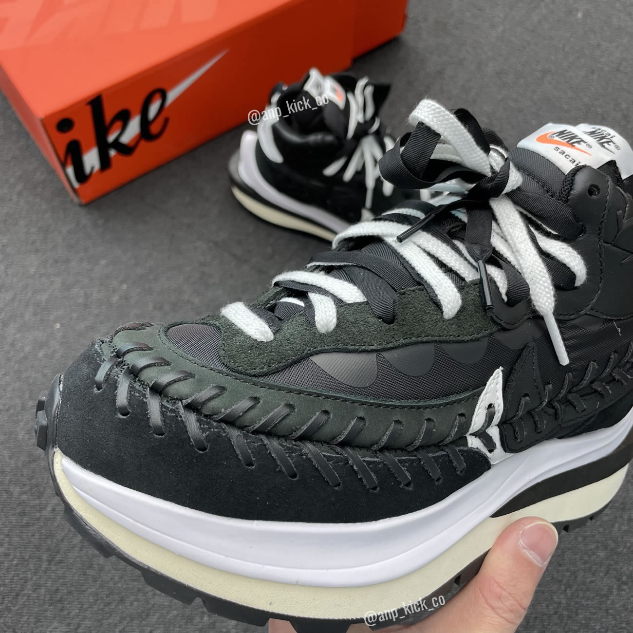 Sacai Nike Vaporwaffle Jean Paul Gaultier Black White Anpkick Dh9186 001 (2) - www.newkick.vip Sacai Nike Vaporwaffle Jean Paul Gaultier Black White Anpkick Dh9186 001 (2) - www.newkick.vip