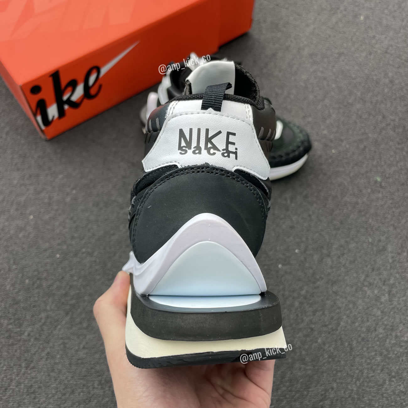 Sacai Nike Vaporwaffle Jean Paul Gaultier Black White Anpkick Dh9186 001 (4) - www.newkick.vip Sacai Nike Vaporwaffle Jean Paul Gaultier Black White Anpkick Dh9186 001 (4) - www.newkick.vip
