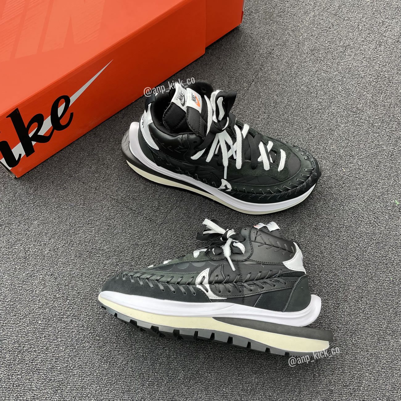 Sacai Nike Vaporwaffle Jean Paul Gaultier Black White Anpkick Dh9186 001 (7) - www.newkick.vip Sacai Nike Vaporwaffle Jean Paul Gaultier Black White Anpkick Dh9186 001 (7) - www.newkick.vip