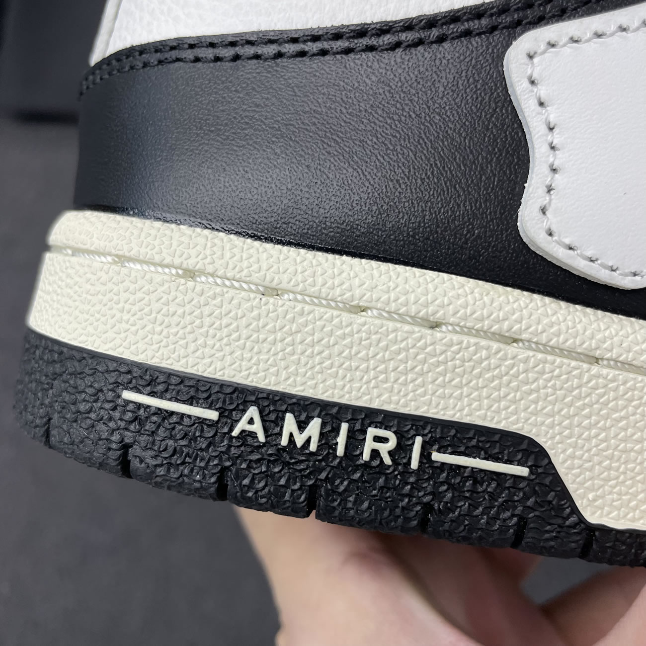 A M I R I Skel Top Low Leather Sneakers Black White Anpkick Mfs003 000 (7) - www.newkick.org A M I R I Skel Top Low Leather Sneakers Black White Anpkick Mfs003 000 (7) - www.newkick.org